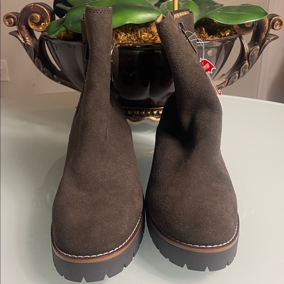 SALE!! New Blondo Brown Dakota Waterproof Suede Ankle Boots Size 6.5 Retail $150 - Picture 2 of 8